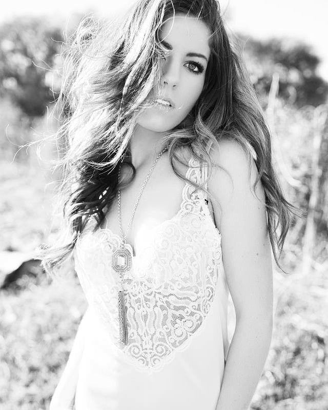 Glamour Sessions | Hair & Makeup, Styling, & Photo Shoot - Lindsey Mueller Photography